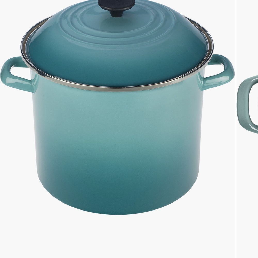 Le Creuset 8 Quart steel enameled stockpot in sea salt color .